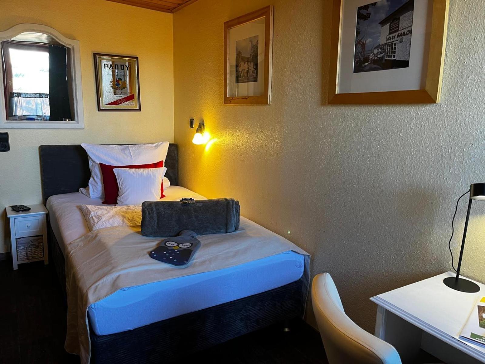 Henblas Hotel Neuenrade Bagian luar foto